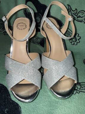 NWT I. Miller Silver Glitter Cross-Strap Heels SIZE 9